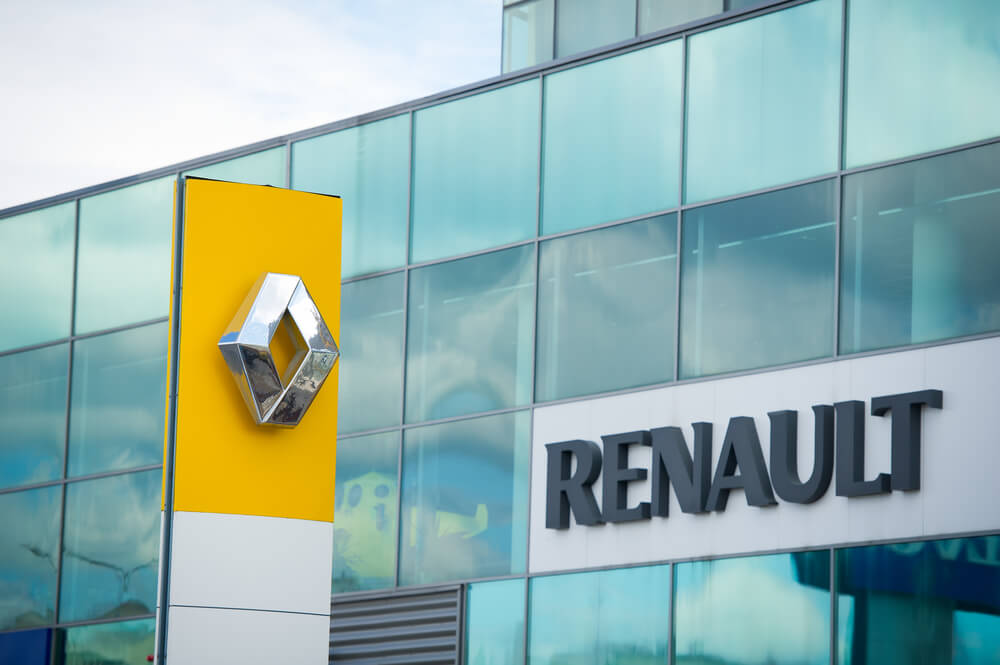 Carmaker: Renault logo.