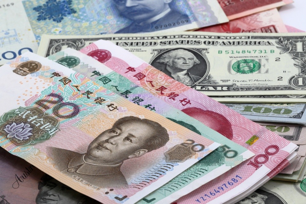 Wibest – Yuan: Chinese yuan and US dollar bills