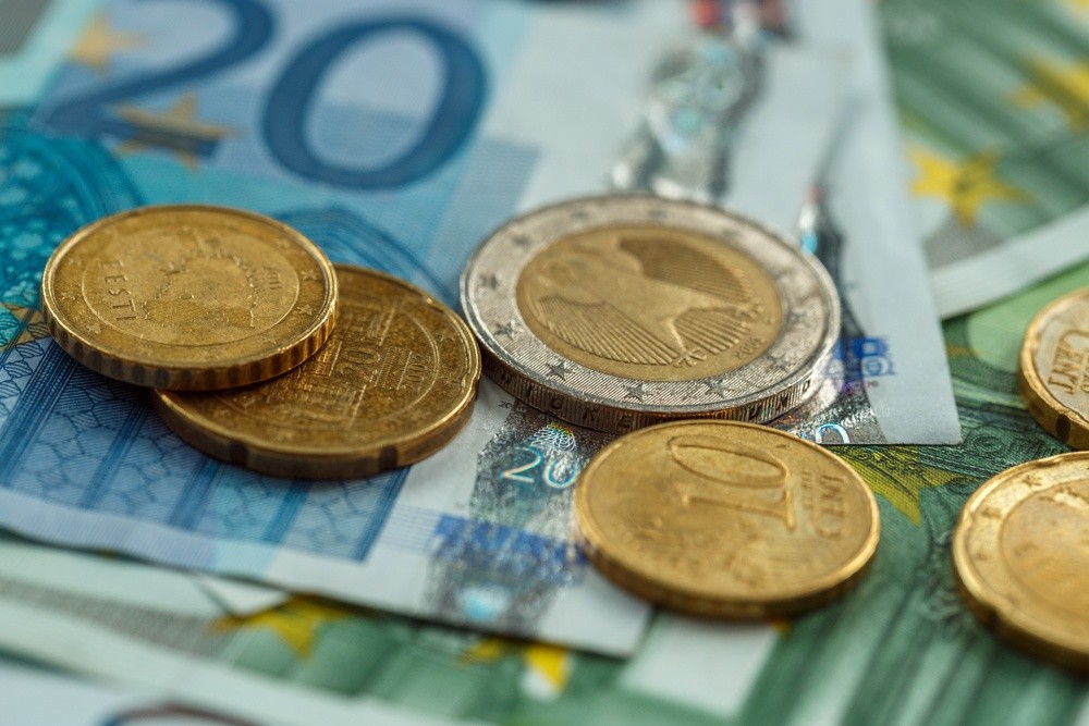 Wibest – Euro: Euro bills and coins.