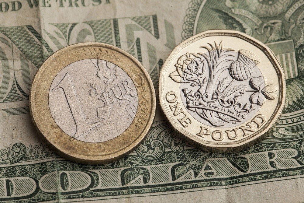 Wibest – EURGBP: Euro and pound sterling coins over a US dollar note.